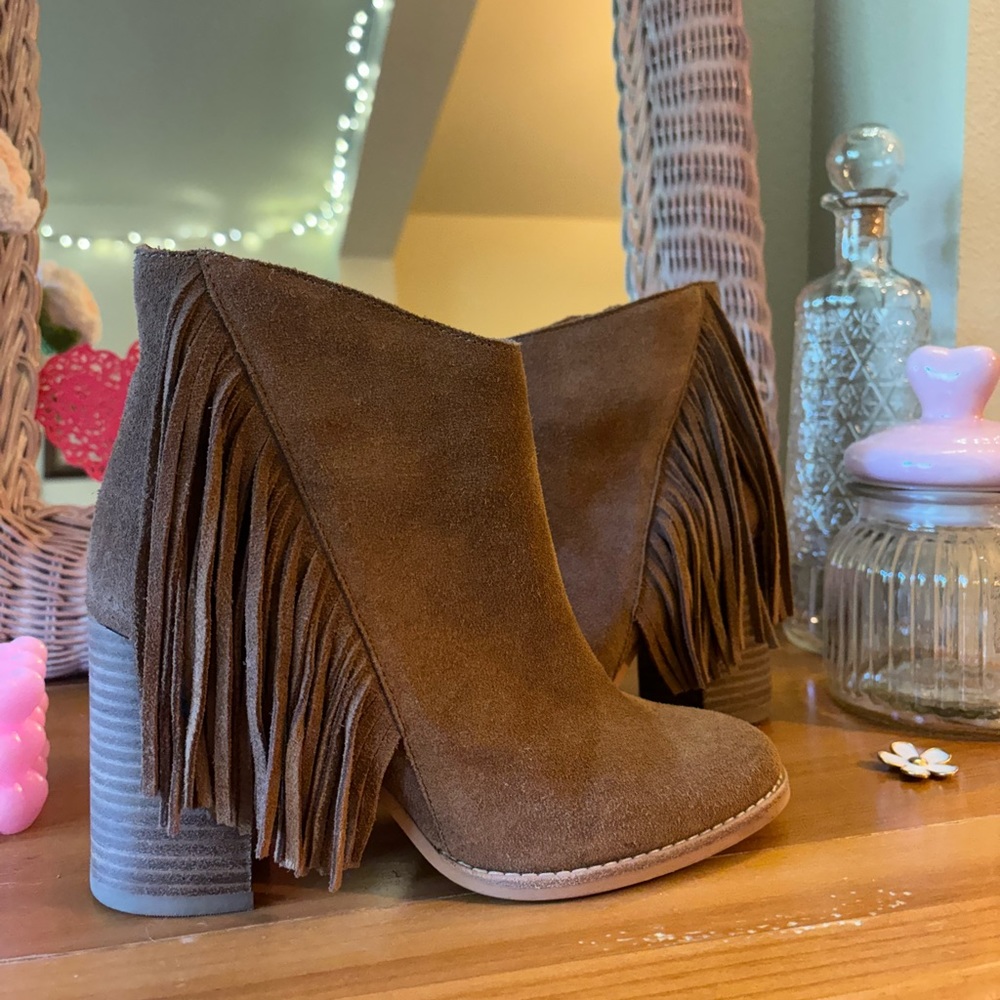 Arturo Chiang fringe boots